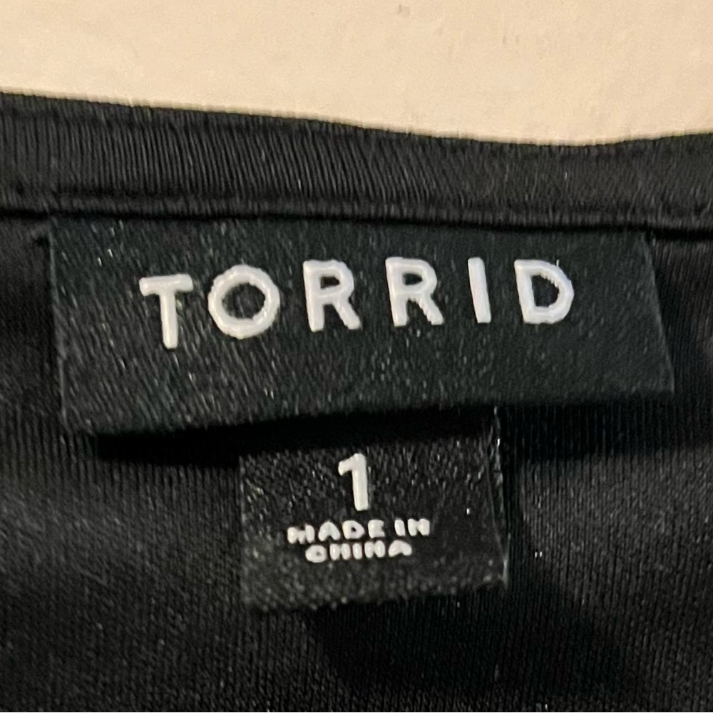 TORRID FLORAL BLOUSE (1) - Picture 5 of 8